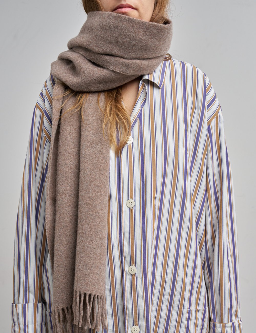 Taupe scarf - Image 4