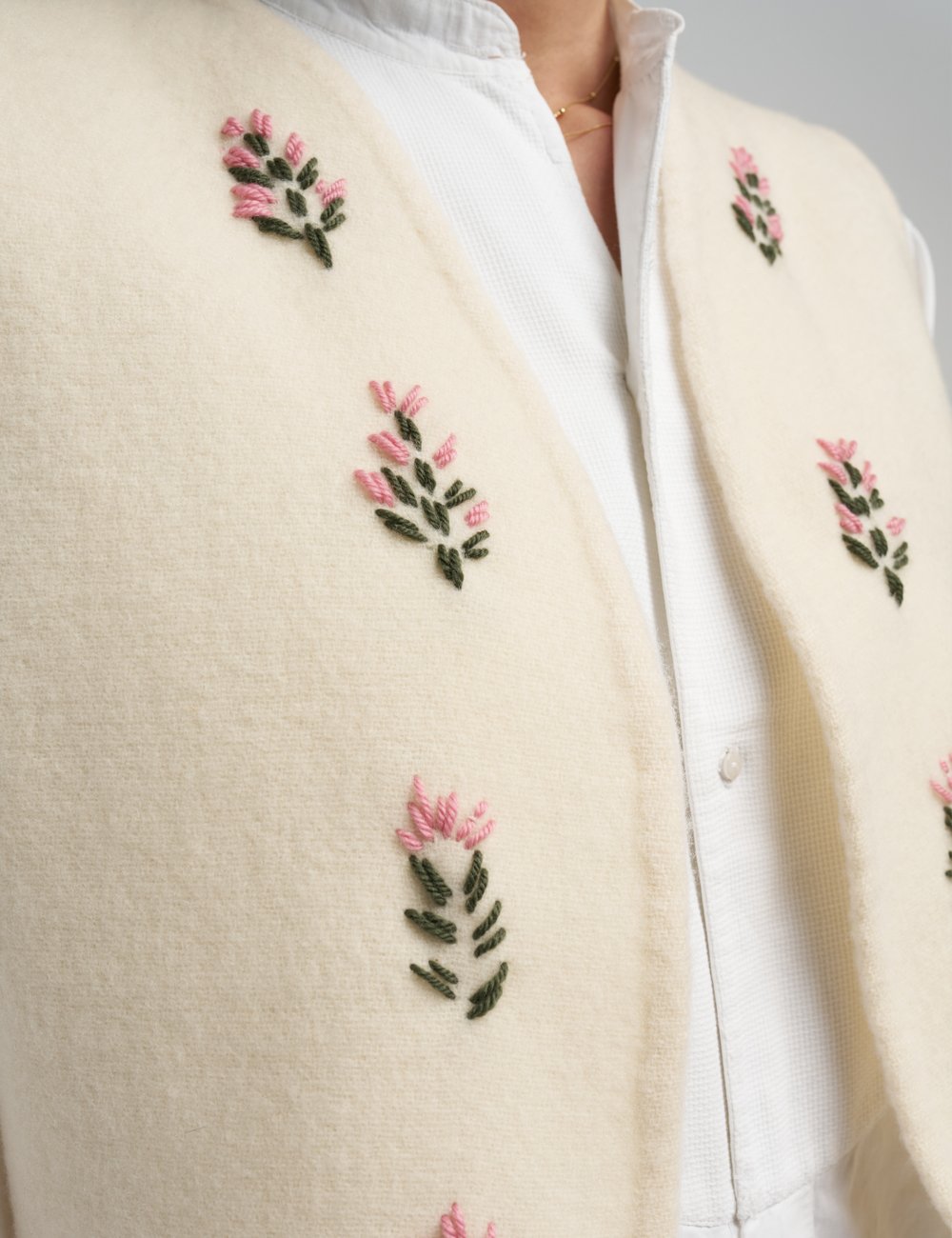 Engadina vest ivory - Image 4
